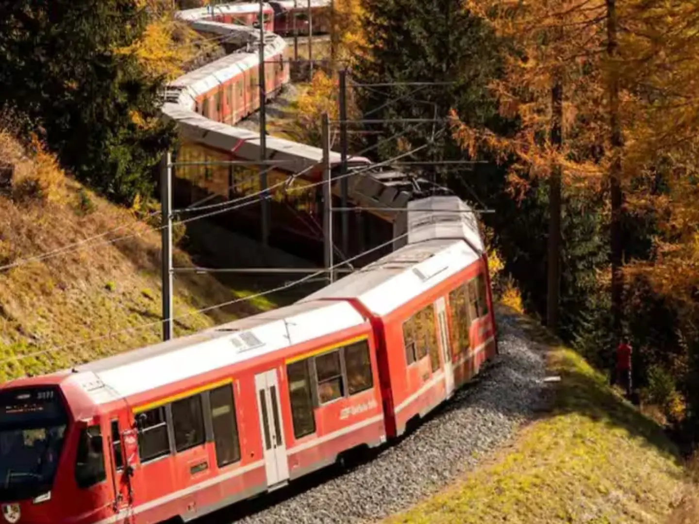 World's longest train 682 Carriages, requires 8 Engines, so massive it could fit 24 Eiffel Towers (not from india)